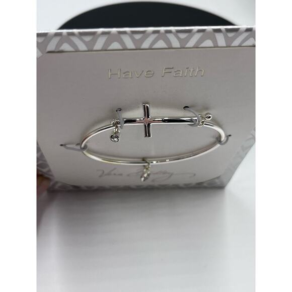 VERA BRADLEY SILVER PLATED HAVE FAITH CROSS BRACELET NWT MSRP
$34 - Picture 6 of 12